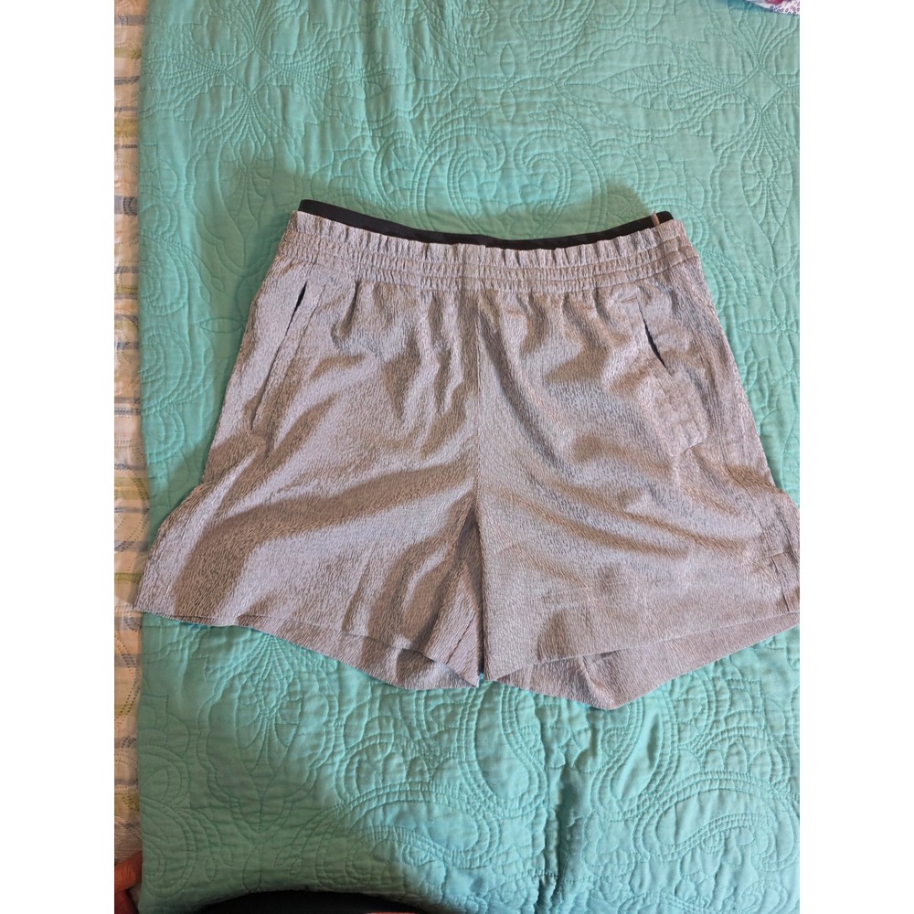 Athleta‎ Brooklyn Textured Shorts Grey White Stripe Size 10 586817-01 Activewear